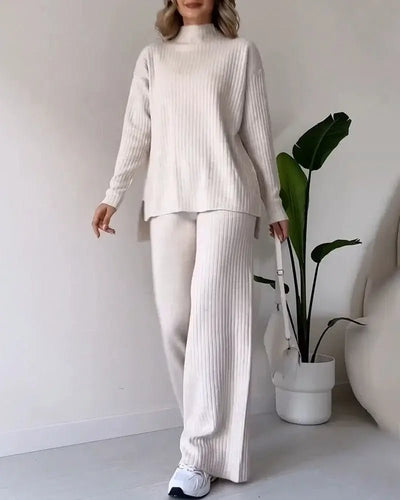 Elegant Avslappning: Chic Slits Casual Tvådelad Set - Venneris